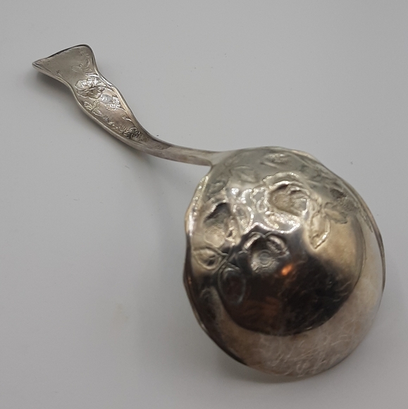 VTG R.C. CO Silver Plate Serving Gravy Ladle Rose Flower Embossed Pattern - Picture 5 of 7